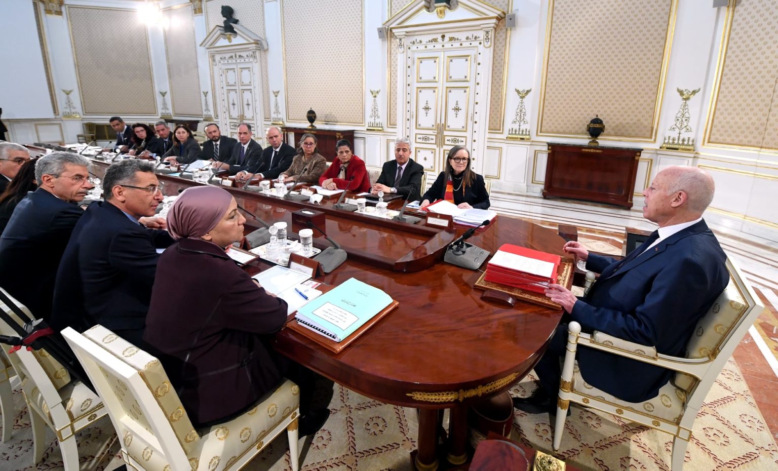 Présidé par Saïed, le Conseil des ministres adopte une batterie de décrets