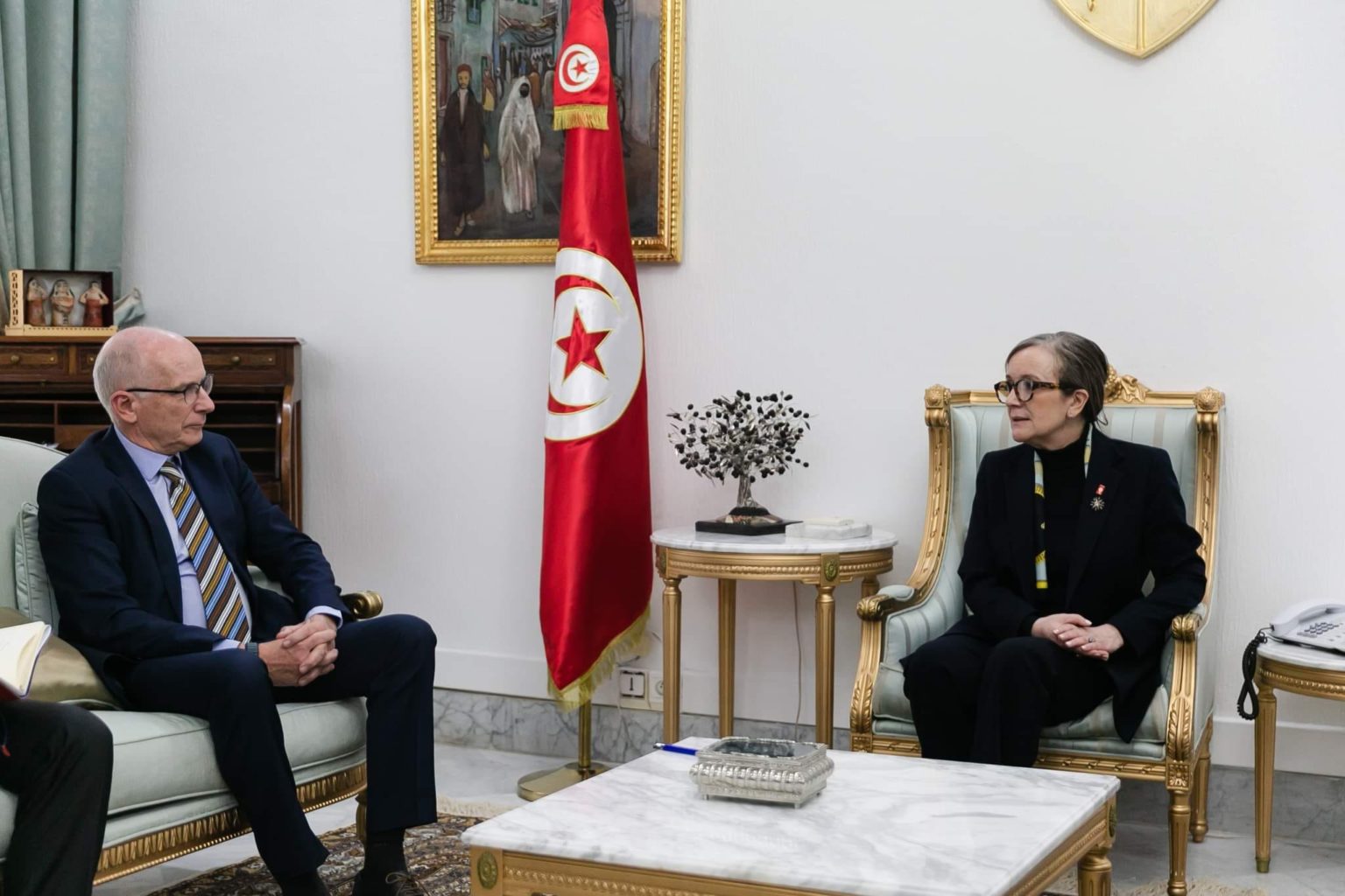 Najla Bouden reçoit l’ambassadeur de l’UE à Tunis