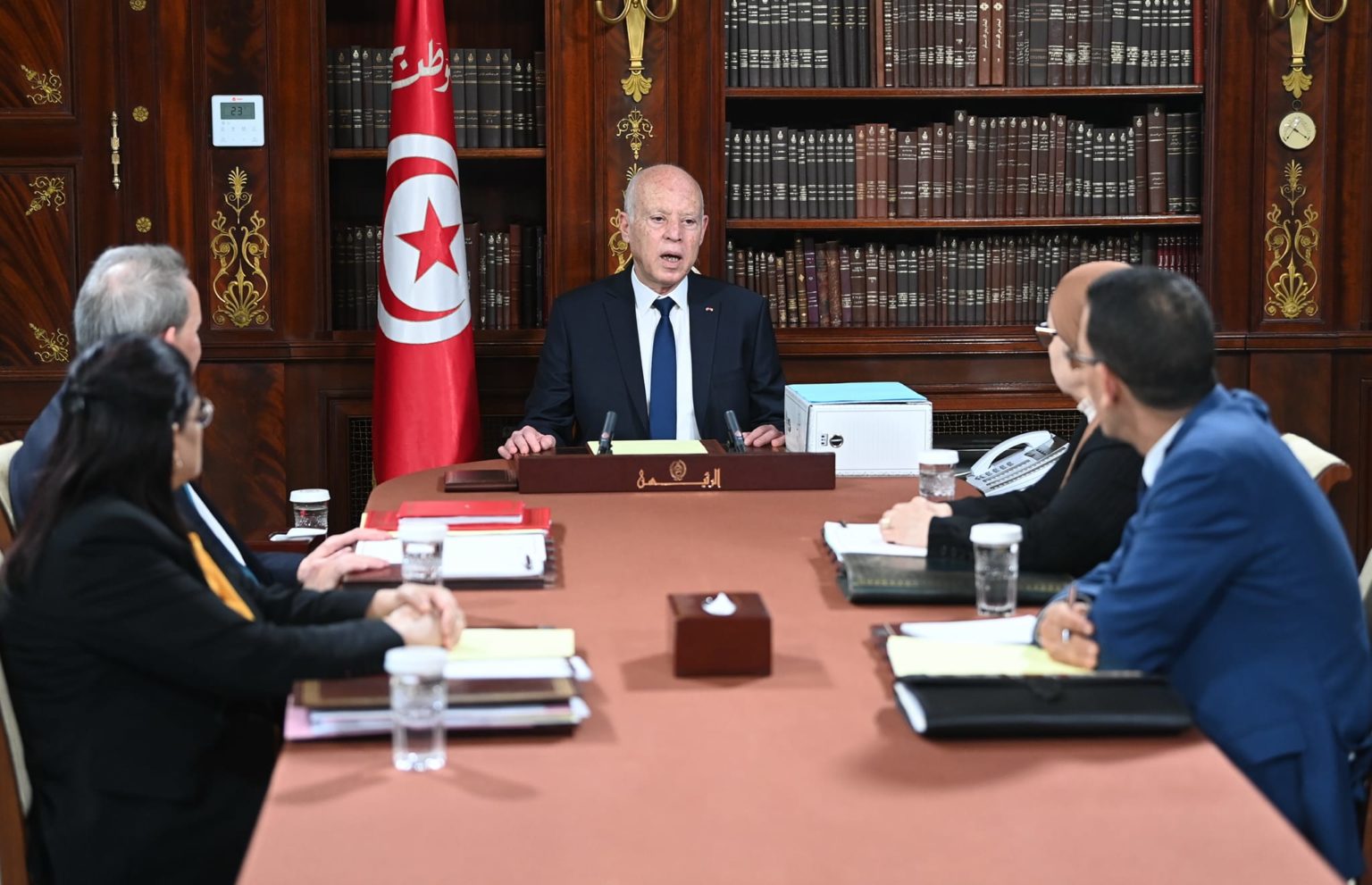 La révision du régime juridique des chèques au centre d’une réunion à Carthage