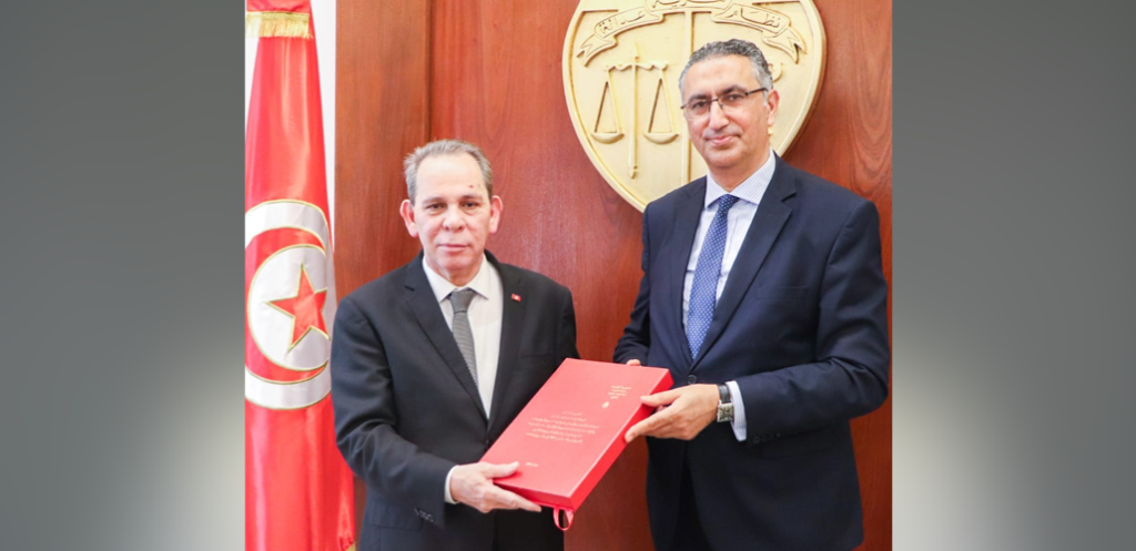 Ahmed Hachani reçoit le rapport final de l’audit des recrutements dans la fonction publique