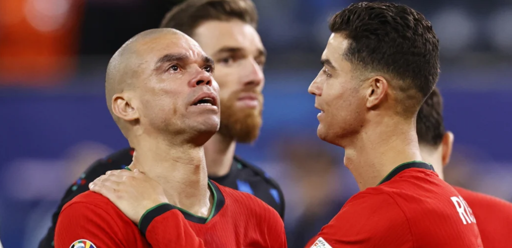 Les larmes de Pepe et Cristiano Ronaldo qui disputaient leur dernier Euro