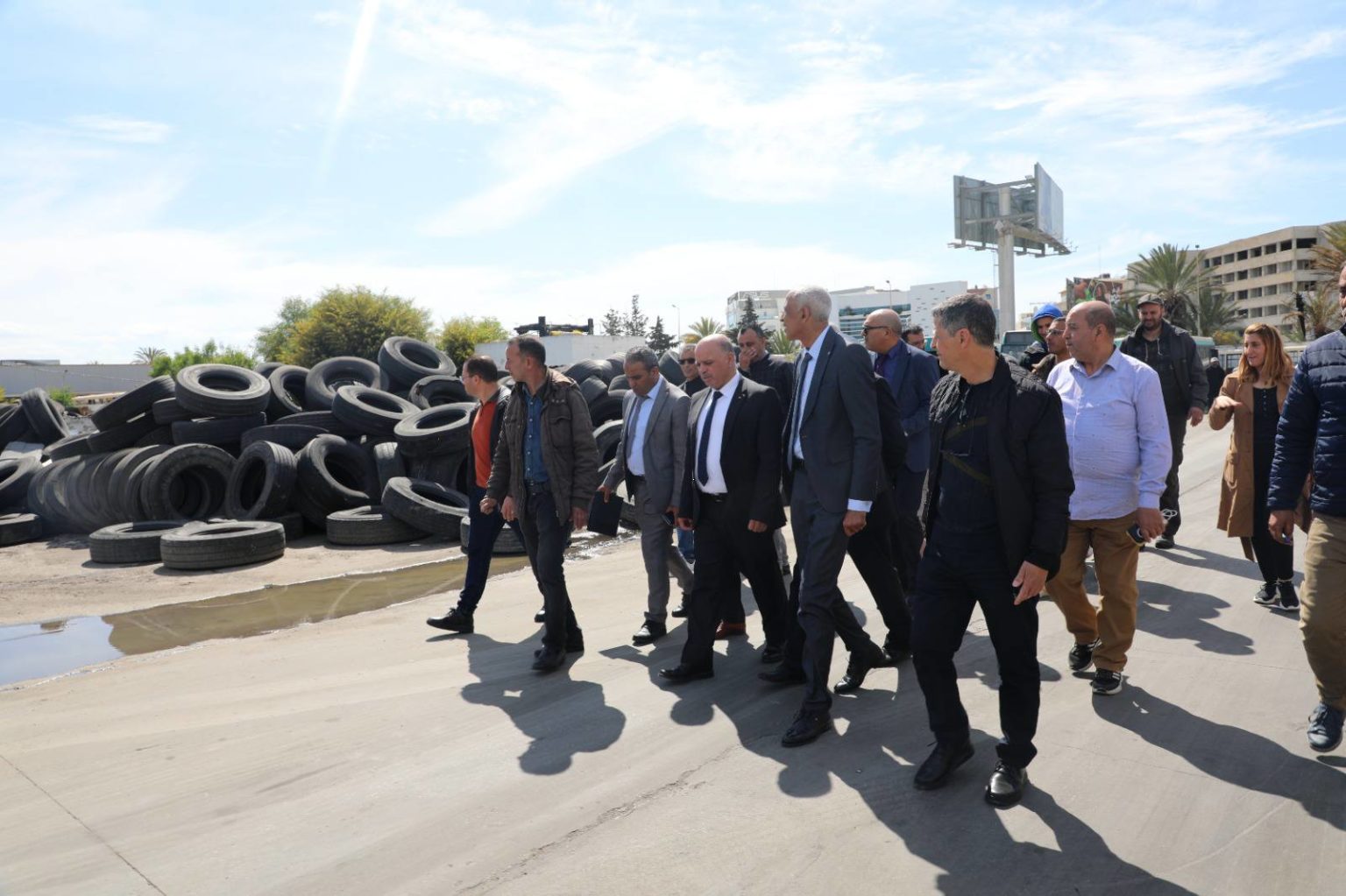 Le ministre des Transports inspecte la maintenance des bus à Charguia