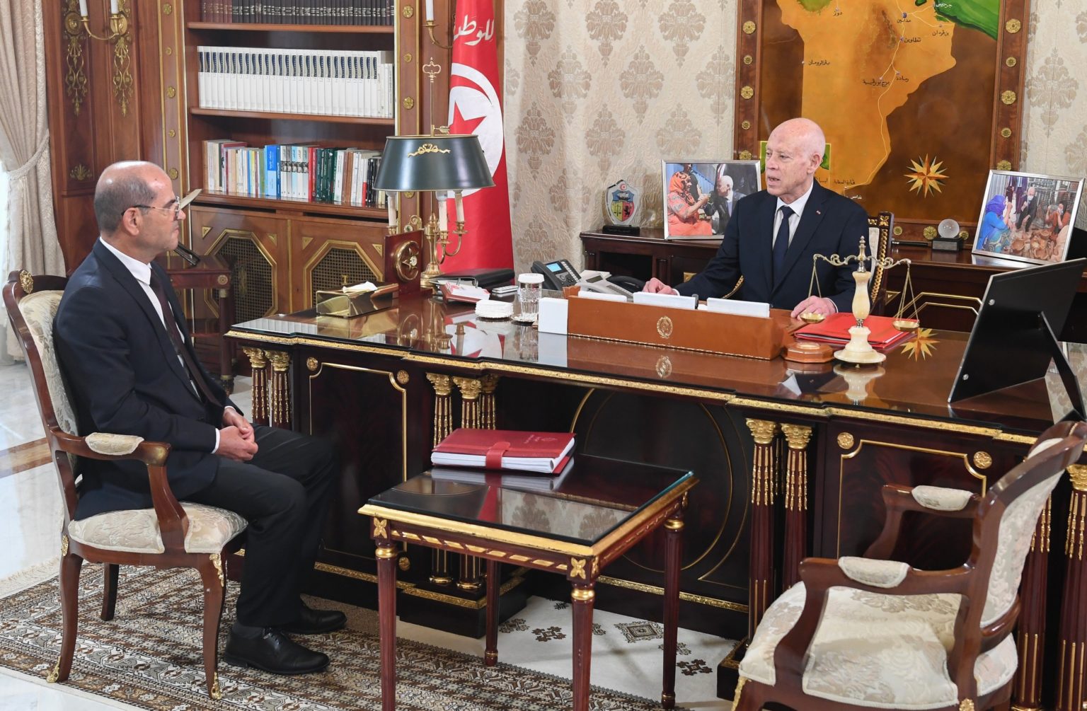 Le Président de la République reçoit le ministre de l’équipement et de l’habitat