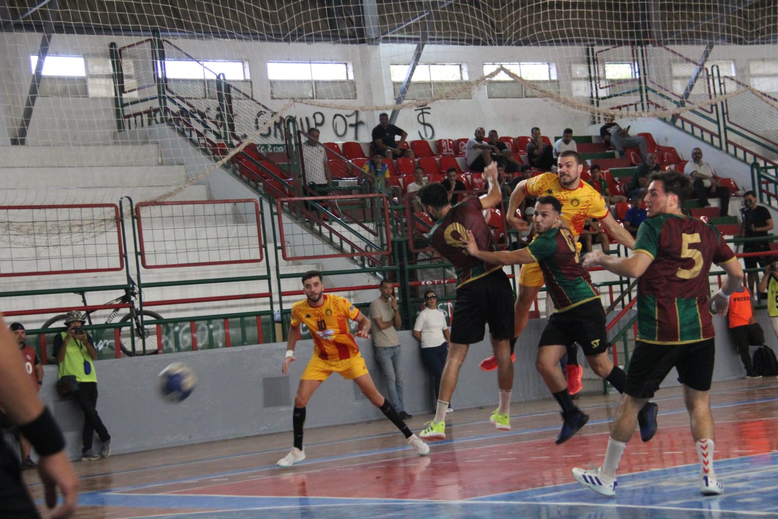 Hand-ball (J1) : logique respectée