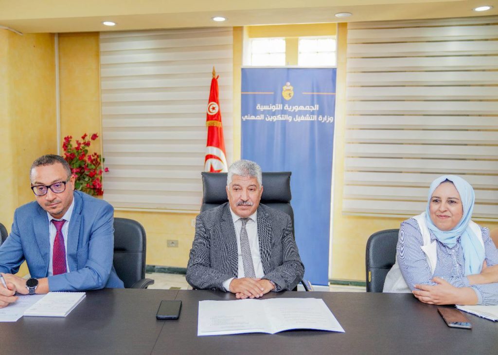 Le ministre de l’Emploi met l’accent sur la révision du Référentiel tunisien des métiers et compétences
