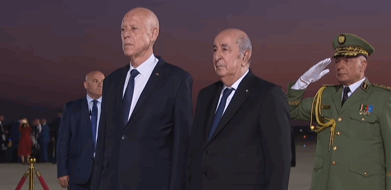 Kaïs Saïed en visite à Alger pour l’IATF 2025 à l’invitation de Tebboune