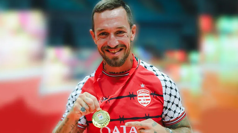 CA : Fergie tire sur tout ce qui bouge