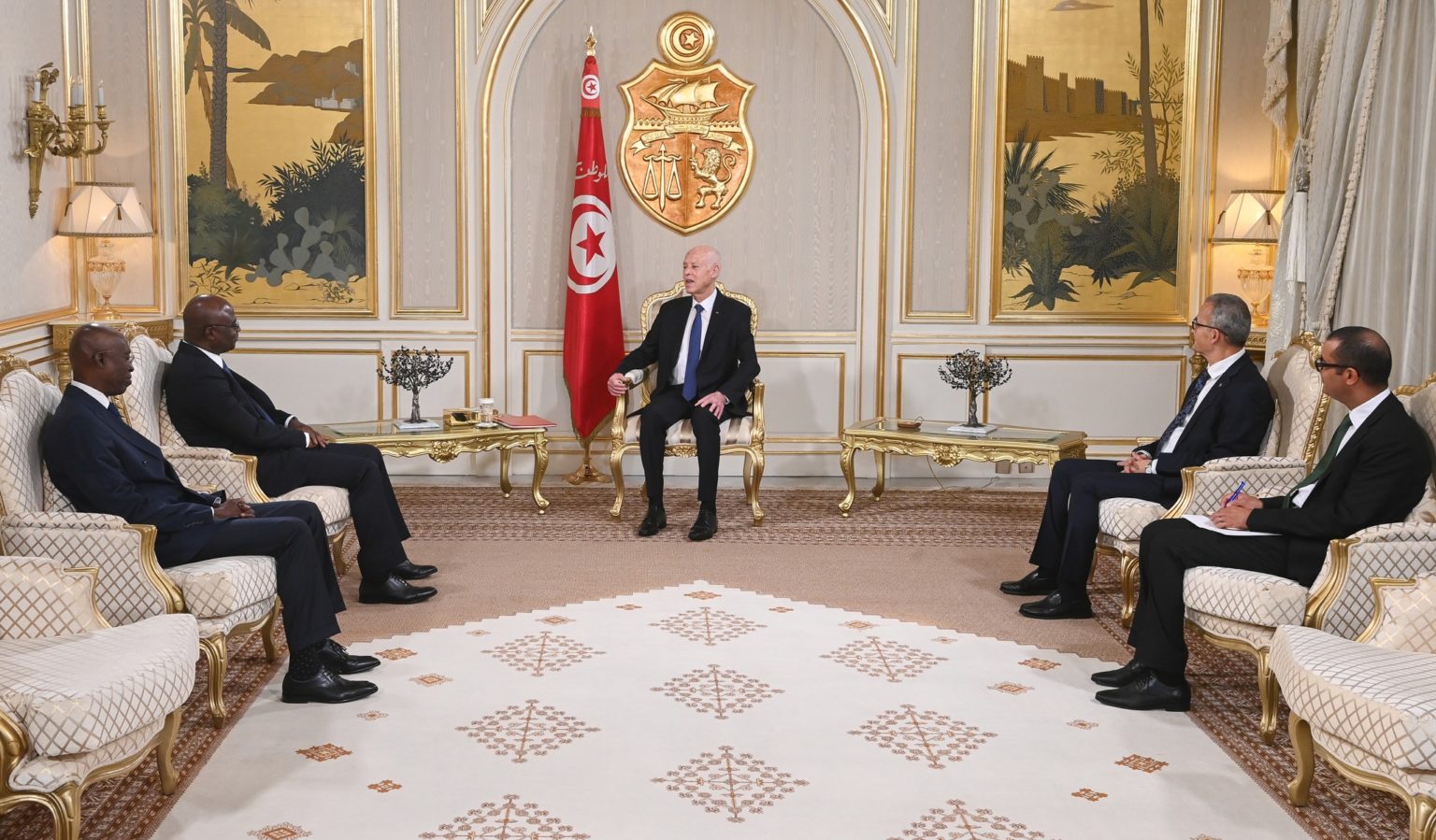 Cinq nouveaux ambassadeurs présentent leurs lettres de créance au président Saïed