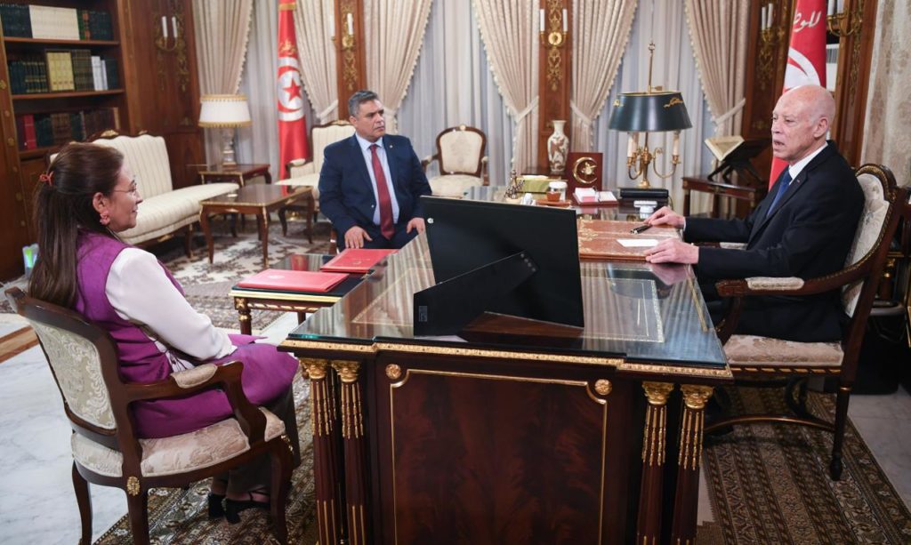 Saïed fustige la « bureaucratie paralysante » et appelle à protéger les agriculteurs