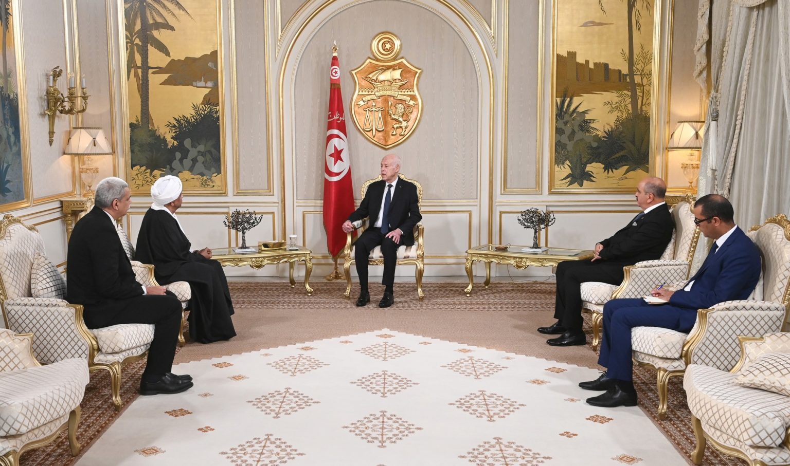 Le Chef de l’État accueille trois nouveaux ambassadeurs en Tunisie
