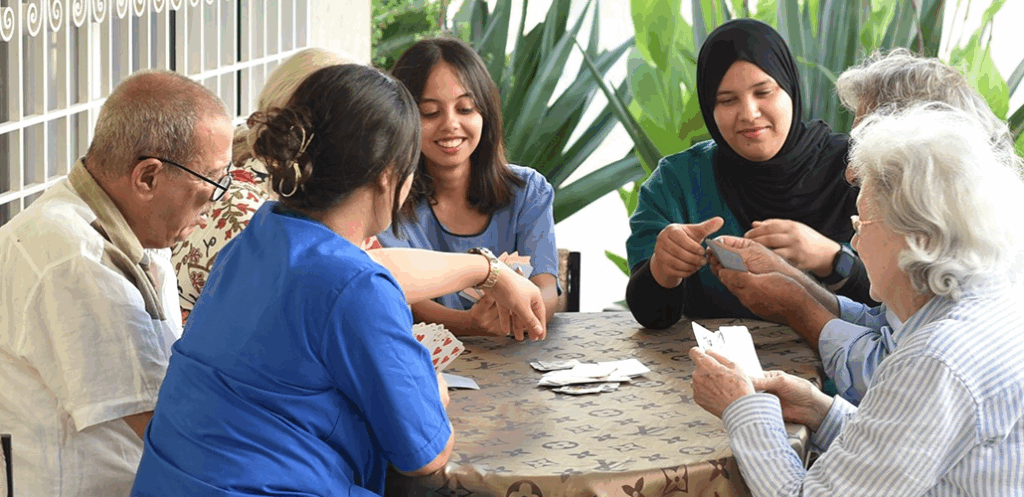 Personnes âgées : des moments réguliers avec les petits-enfants, un rempart contre la solitude