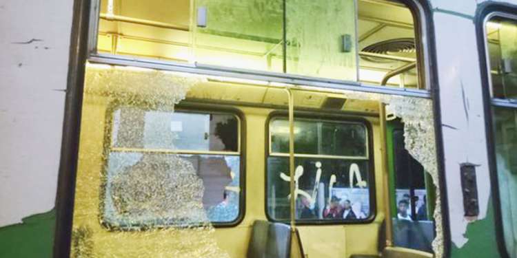 Les actes de vandalisme contre les bus et les métros continuent : stop à la réaction, place à l’action