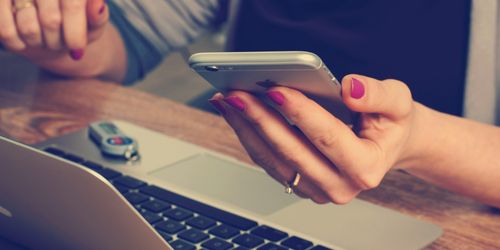 Des likes au fisc : le pouvoir incontrôlé des influenceuses