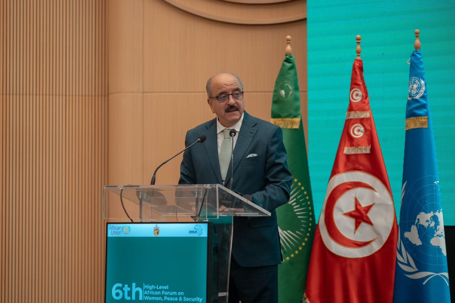 Le ministre des Affaires étrangères appelle à faire de la femme un acteur majeur de la consolidation de la paix