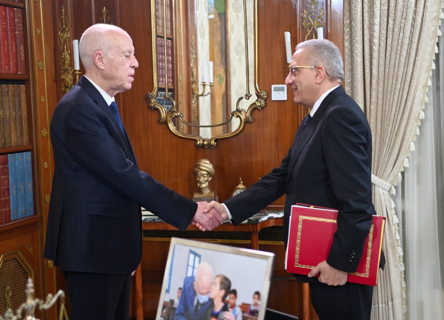 Construction d’hôpitaux et télémédecine : Saïed suit l’état d’avancement des projets de santé