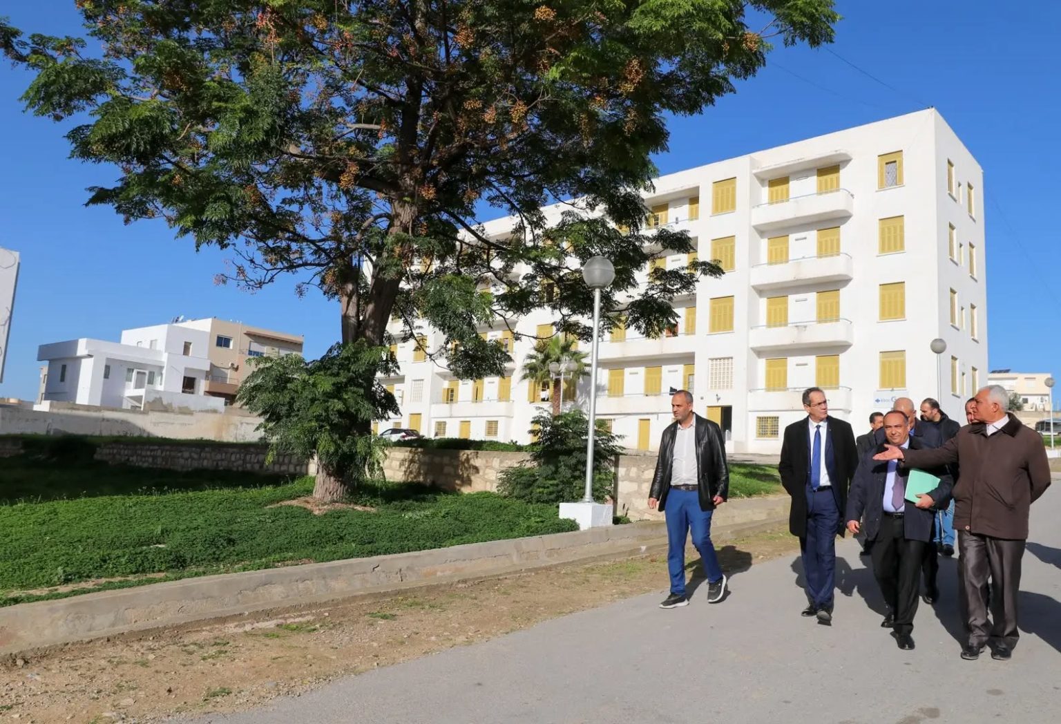 Le ministre de l’Enseignement supérieur appelle à accélérer les projets de la cité universitaire « Ras Tabia » à Tunis