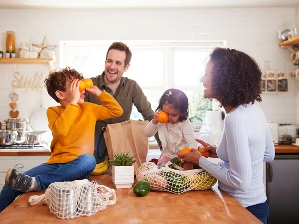 Le respect de la femme s’apprend d’abord à la maison