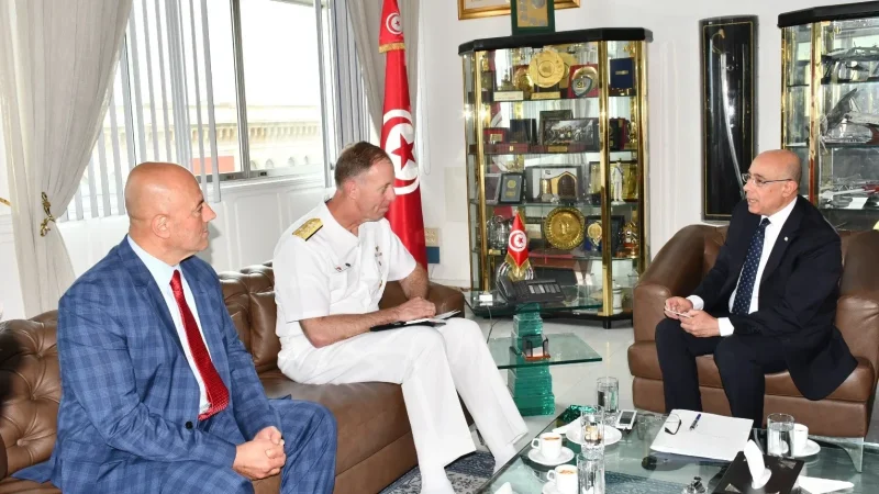 Entretien entre le ministre de la Défense et le commandant des forces navales américaines pour l’Europe et l’Afrique