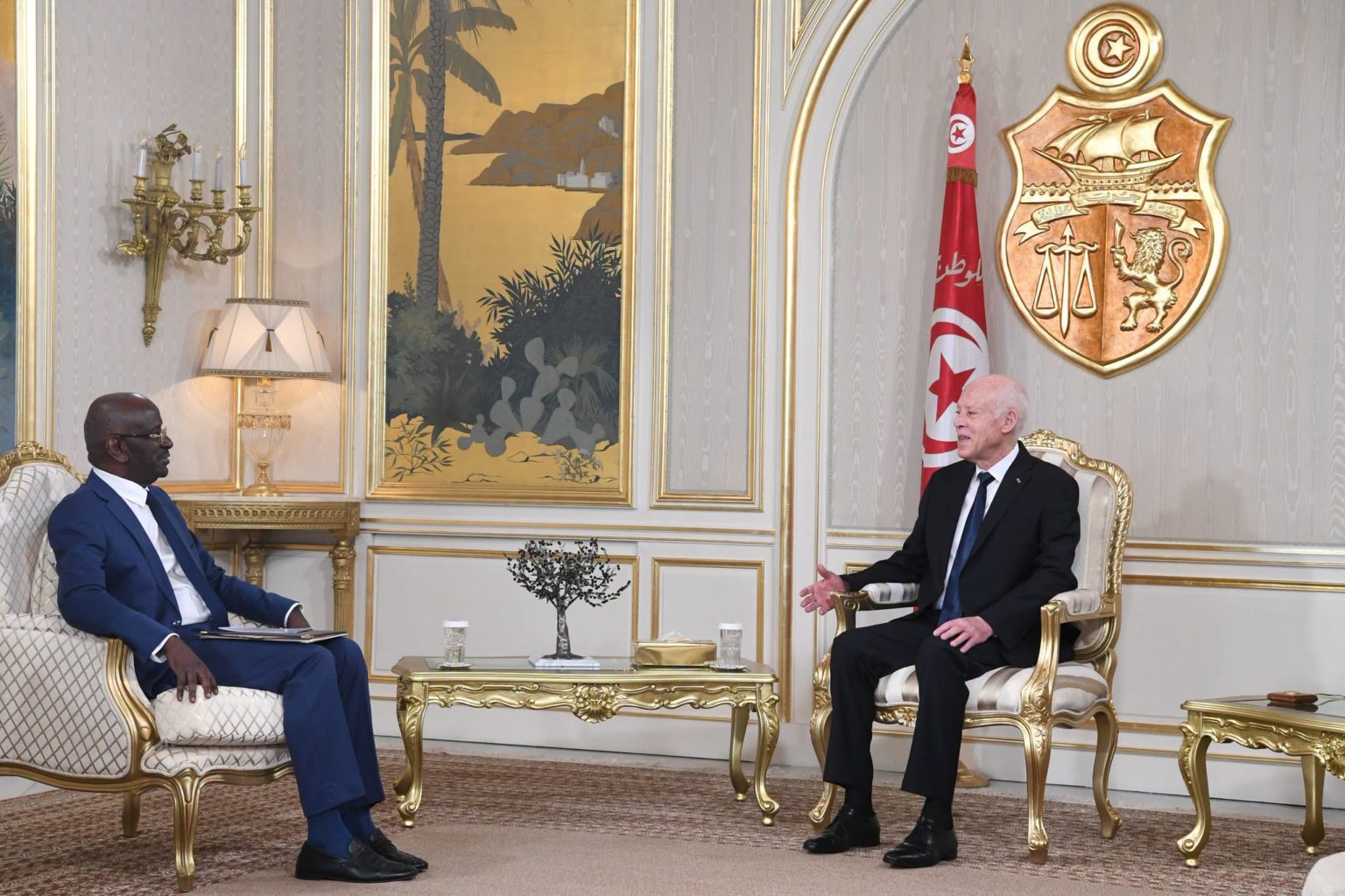 Le Président Kaïs Saïed reçoit le ministre des Affaires étrangères de Mauritanie