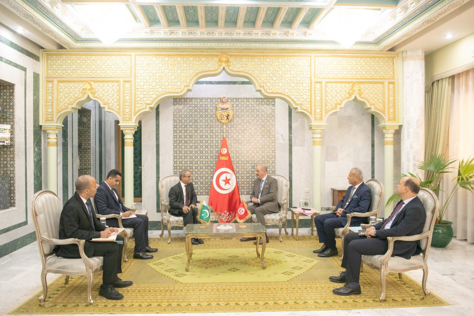 Le ministre des Affaires étrangères reçoit l’ambassadeur du Pakistan en fin de mission