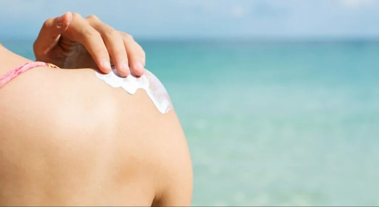 Le ministère de la Santé insiste sur l’usage indispensable de l’écran solaire pour protéger la peau