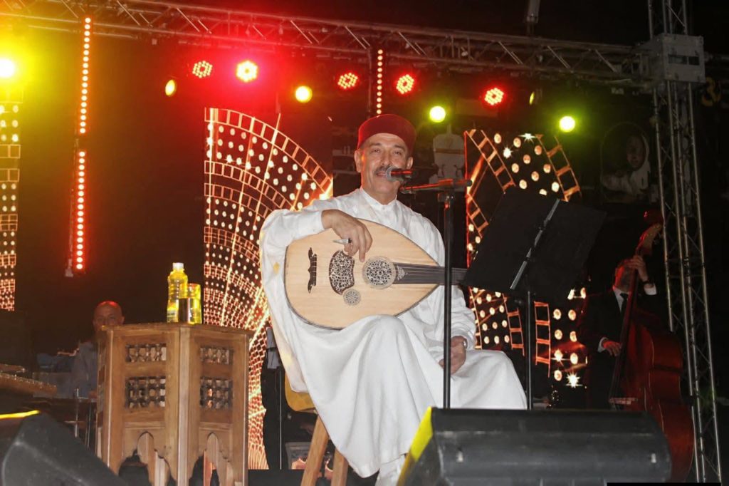 Le chanteur Lotfi Bouchnak galvanise son public au festival international de Nabeul