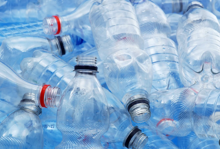 Eau embouteillée : la Chambre syndicale Nationale de l’industrie des boissons non alcoolisées précise