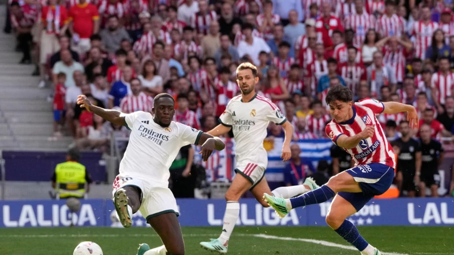 Liga : battu par l’Atlético, le Real Madrid cède du terrain face au Barça