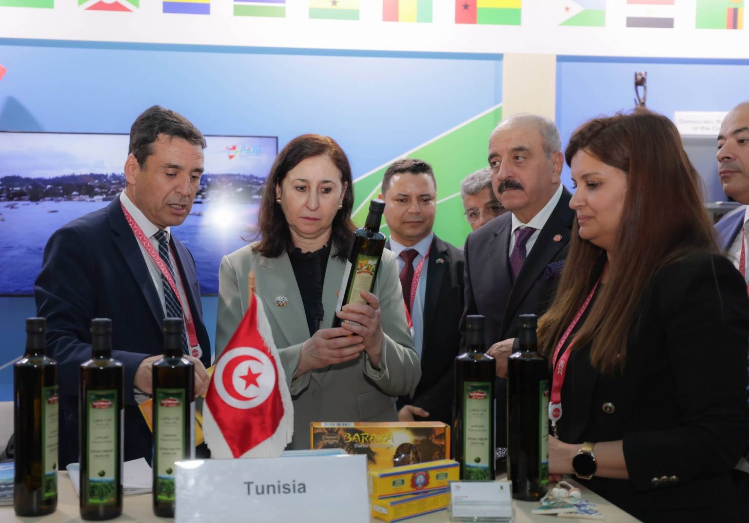 La cheffe du gouvernement visite le pavillon tunisien et salue l’effort d’accès aux marchés extérieurs